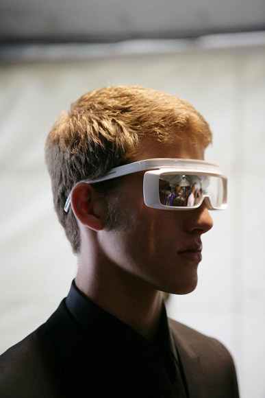 Illustration for article titled Dior Is Trying to Make Ugly Futuristic Glasses Actually Happen